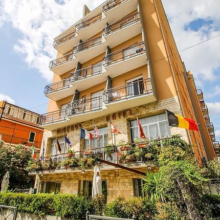 Hotel Minerva Pietra Ligure Ngoại thất bức ảnh