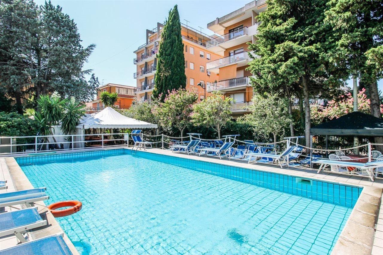 Hotel Minerva Pietra Ligure Ngoại thất bức ảnh