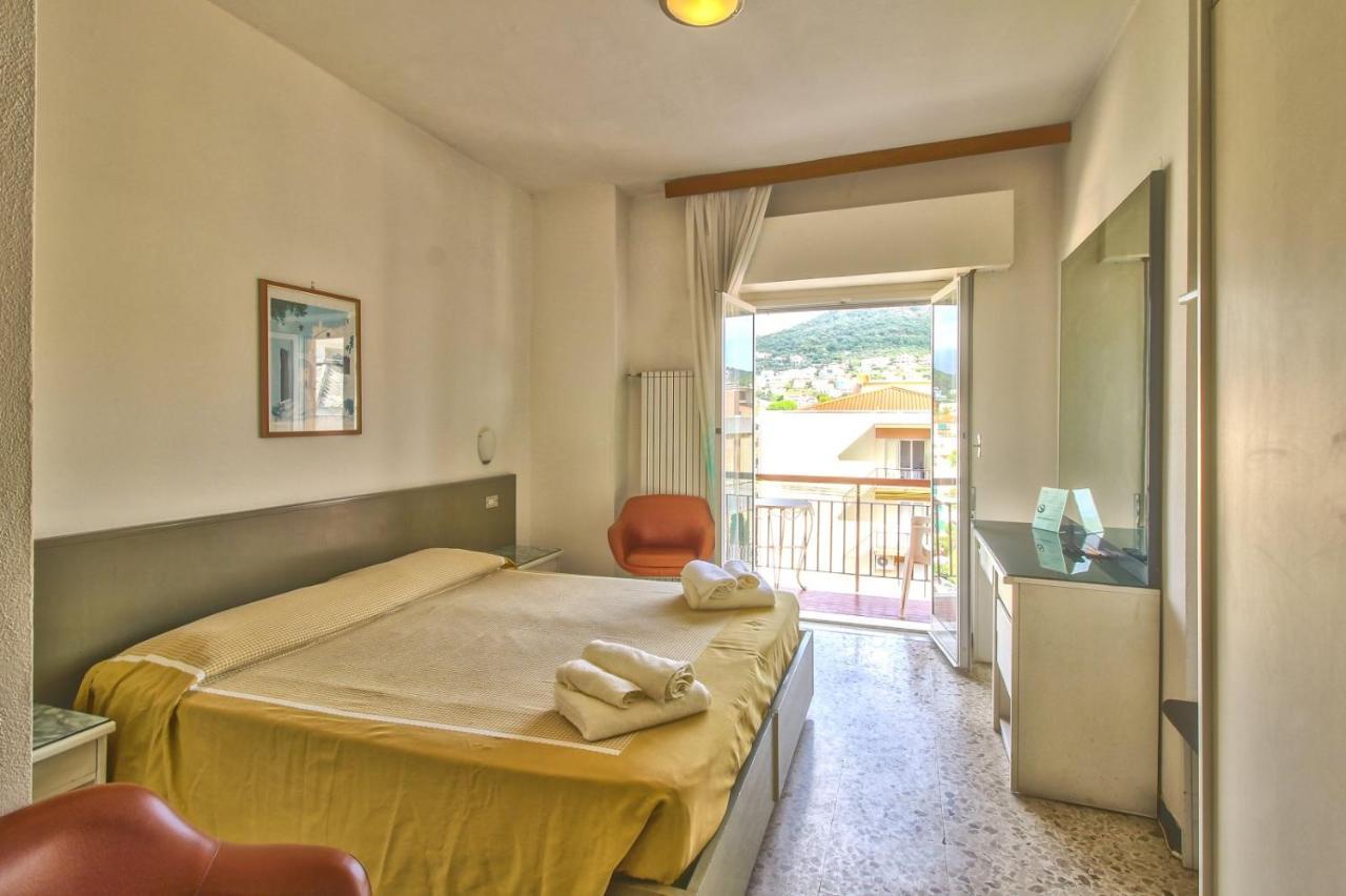 Hotel Minerva Pietra Ligure Ngoại thất bức ảnh